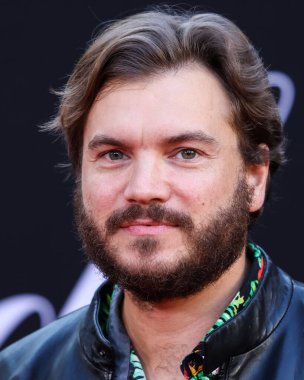 Amerikalı aktör Emile Hirsch 13 Eylül 2022 'de Hollywood, Los Angeles, Kaliforniya, ABD' de bulunan TCL Çin Tiyatrosu IMAX 'te düzenlenen Netflix' in 'Blonde' nin Los Angeles galasına geldi.. 