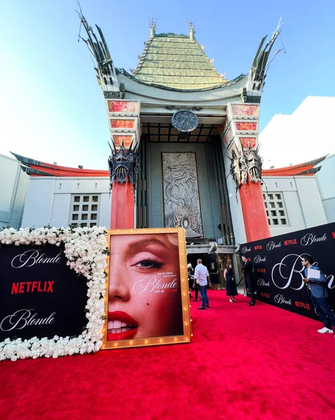 2022年9月13日在美国加利福尼亚州洛杉矶好莱坞Tcl中国剧场Imax举行的Netflix Blonde 洛杉矶首映式上的气氛概览 — 图库照片