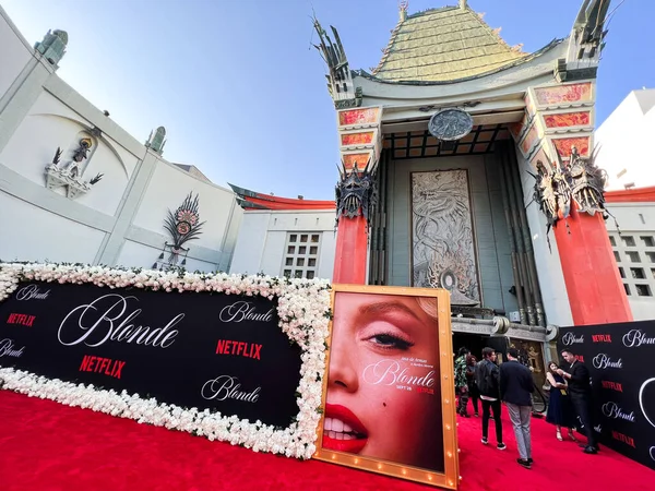 2022年9月13日在美国加利福尼亚州洛杉矶好莱坞Tcl中国剧场Imax举行的Netflix Blonde 洛杉矶首映式上的气氛概览 — 图库照片
