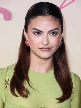 Versace giyen Amerikalı aktris Camila Mendes, Netflix 'in 14 Eylül 2022' de Hollywood, Los Angeles, Kaliforniya, ABD 'de düzenlenen Netflix Tudum Tiyatrosu' ndaki 