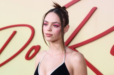 Claudia Sulewski, Netflix 'in 14 Eylül 2022' de Hollywood, Los Angeles, Kaliforniya, ABD 'deki Netflix Tudum Tiyatrosu' nda düzenlenen 
