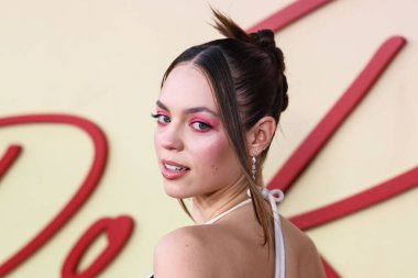 Claudia Sulewski, Netflix 'in 14 Eylül 2022' de Hollywood, Los Angeles, Kaliforniya, ABD 'deki Netflix Tudum Tiyatrosu' nda düzenlenen 