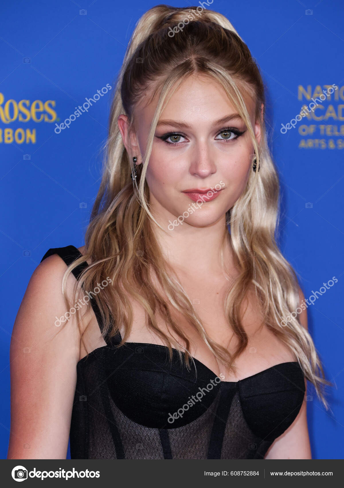 Alyvia Alyn Lind