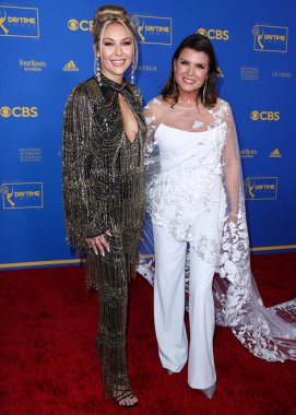 Alexes Pelzer ve Kimberlin Brown, 24 Haziran 2022 'de Pasadena Kongre Merkezi' nde düzenlenen 49. Gündüz Emmy Ödülleri 'ne geldiler.. 