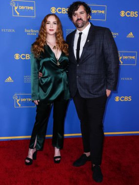 Camryn Grimes ve Brock Powell 24 Haziran 2022 'de Pasadena Kongre Merkezi' nde düzenlenen 49. Gündüz Emmy Ödülleri 'ne geldiler.. 