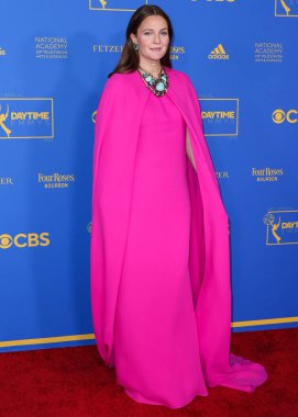 Amerikalı aktris Drew Barrymore, 24 Haziran 2022 'de Pasadena Kongre Merkezi' nde düzenlenen 49. Gündüz Emmy Ödülleri 'ne geldi..