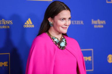 Amerikalı aktris Drew Barrymore, 24 Haziran 2022 'de Pasadena Kongre Merkezi' nde düzenlenen 49. Gündüz Emmy Ödülleri 'ne geldi..