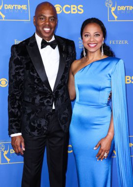 Kevin Frazier ve Nischelle Turner 24 Haziran 2022 'de Pasadena Kongre Merkezi' nde düzenlenen 49. Gündüz Emmy Ödülleri 'ne geldiler.