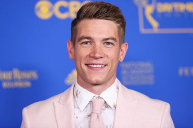 Lucas Adams 24 Haziran 2022 'de Pasadena, Los Angeles, Kaliforniya' da düzenlenen 49. Gündüz Emmy Ödülleri 'ne ulaştı.. 