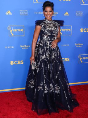 ABD 'nin Los Angeles şehrinde 24 Haziran 2022' de Pasadena Kongre Merkezi 'nde düzenlenen 49. Gündüz Emmy Ödülleri' nde En İyi Bilgilendirme Programı ödülünü kazanan Amerikalı yayıncı Tamron Hall basın odasında poz verdi.