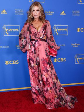 Tracey E. Bregman, 24 Haziran 2022 'de Pasadena Kongre Merkezi' nde düzenlenen 49. Gündüz Emmy Ödülleri 'ne ulaşır..