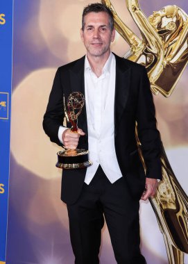 Olağanüstü Drama Dizisi ödülünü kazanan besteci Frank Valentini, 24 Haziran 2022 'de Pasadena, Los Angeles, Kaliforniya, ABD' de düzenlenen 49. Gündüz Emmy Ödülleri 'nde basın odasında poz verdi.. 