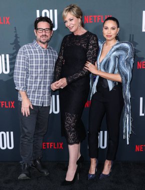 Amerikalı film yapımcısı J.J. Abrams, Amerikalı aktris Allison Janney ve Amerikalı aktris Jurnee Smollett Netflix 'in' Lou 'sunun Los Angeles galasına 15 Eylül 2022' de Hollywood, Los Angeles, ABD 'de düzenlenen Netflix Tudum Theater' a geldiler..