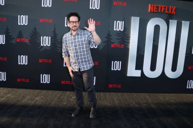 Amerikalı film yapımcısı J.J. Abrams Netflix 'in Lou' sunun Los Angeles galasına 15 Eylül 2022 'de Hollywood, Los Angeles, Kaliforniya, ABD' deki Netflix Tudum Tiyatrosu 'nda geldi..
