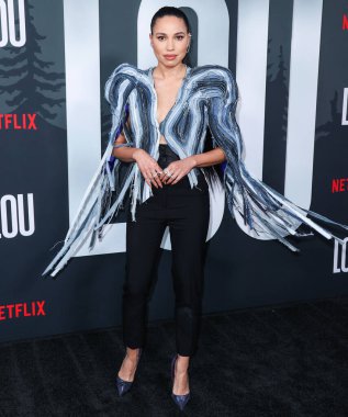Amerikalı aktris Jurnee Smollett Ronald Van Der Kemp kılığında Le Silla topuklu ve Yeprem küpeli olarak Netflix 'in 15 Eylül 2022' de Netflix Tudum Tiyatrosu 'nda düzenlenen' Lou 'filminin Los Angeles galasına geldi..