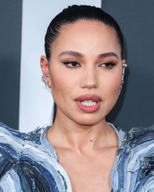 Amerikalı aktris Jurnee Smollett Ronald Van Der Kemp kılığında Le Silla topuklu ve Yeprem küpeli olarak Netflix 'in 15 Eylül 2022' de Netflix Tudum Tiyatrosu 'nda düzenlenen' Lou 'filminin Los Angeles galasına geldi..