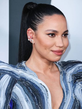 Amerikalı aktris Jurnee Smollett Ronald Van Der Kemp kılığında Le Silla topuklu ve Yeprem küpeli olarak Netflix 'in 15 Eylül 2022' de Netflix Tudum Tiyatrosu 'nda düzenlenen' Lou 'filminin Los Angeles galasına geldi..