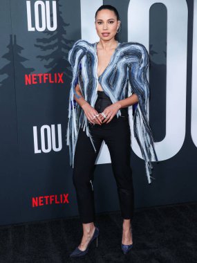 Amerikalı aktris Jurnee Smollett Ronald Van Der Kemp kılığında Le Silla topuklu ve Yeprem küpeli olarak Netflix 'in 15 Eylül 2022' de Netflix Tudum Tiyatrosu 'nda düzenlenen' Lou 'filminin Los Angeles galasına geldi..