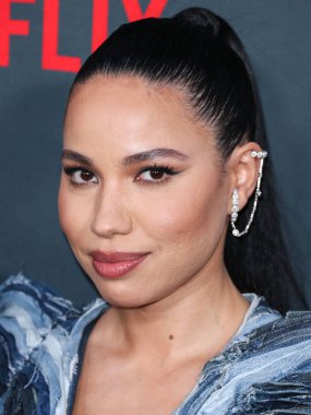 Amerikalı aktris Jurnee Smollett Ronald Van Der Kemp kılığında Le Silla topuklu ve Yeprem küpeli olarak Netflix 'in 15 Eylül 2022' de Netflix Tudum Tiyatrosu 'nda düzenlenen' Lou 'filminin Los Angeles galasına geldi..