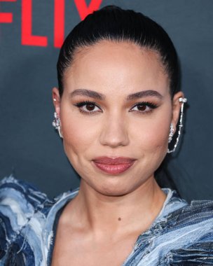 Amerikalı aktris Jurnee Smollett Ronald Van Der Kemp kılığında Le Silla topuklu ve Yeprem küpeli olarak Netflix 'in 15 Eylül 2022' de Netflix Tudum Tiyatrosu 'nda düzenlenen' Lou 'filminin Los Angeles galasına geldi..