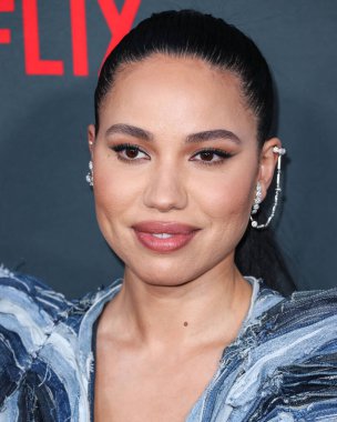 Amerikalı aktris Jurnee Smollett Ronald Van Der Kemp kılığında Le Silla topuklu ve Yeprem küpeli olarak Netflix 'in 15 Eylül 2022' de Netflix Tudum Tiyatrosu 'nda düzenlenen' Lou 'filminin Los Angeles galasına geldi..