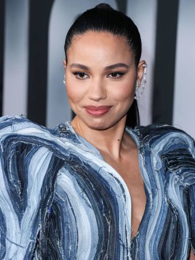 Amerikalı aktris Jurnee Smollett Ronald Van Der Kemp kılığında Le Silla topuklu ve Yeprem küpeli olarak Netflix 'in 15 Eylül 2022' de Netflix Tudum Tiyatrosu 'nda düzenlenen' Lou 'filminin Los Angeles galasına geldi..