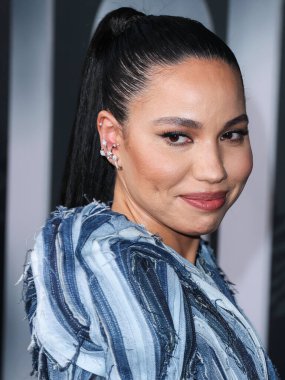 Amerikalı aktris Jurnee Smollett Ronald Van Der Kemp kılığında Le Silla topuklu ve Yeprem küpeli olarak Netflix 'in 15 Eylül 2022' de Netflix Tudum Tiyatrosu 'nda düzenlenen' Lou 'filminin Los Angeles galasına geldi..