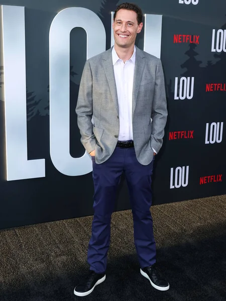 Amerikalı romancı ve senarist Jon Cohen, Netflix 'in' Lou 'sunun Los Angeles galasına 15 Eylül 2022' de Hollywood, Los Angeles, Kaliforniya, ABD 'deki Netflix Tudum Tiyatrosu' na geldi..