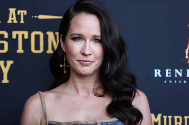 Amerikalı aktris Anna Camp, 23 Haziran 2022 'de ABD' nin Kaliforniya eyaletinin Los Angeles şehrindeki Harmony Gold Tiyatrosu 'nda düzenlenen RLJE Filmcilik' in Los Angeles prömiyerine geldi.. 