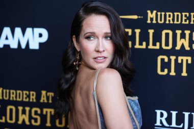 Amerikalı aktris Anna Camp, 23 Haziran 2022 'de ABD' nin Kaliforniya eyaletinin Los Angeles şehrindeki Harmony Gold Tiyatrosu 'nda düzenlenen RLJE Filmcilik' in Los Angeles prömiyerine geldi.. 