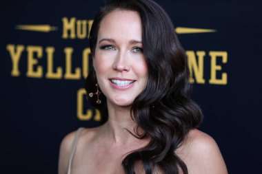 Amerikalı aktris Anna Camp, 23 Haziran 2022 'de ABD' nin Kaliforniya eyaletinin Los Angeles şehrindeki Harmony Gold Tiyatrosu 'nda düzenlenen RLJE Filmcilik' in Los Angeles prömiyerine geldi.. 