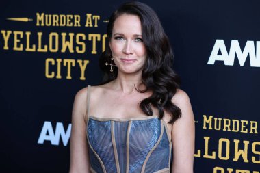 Amerikalı aktris Anna Camp, 23 Haziran 2022 'de ABD' nin Kaliforniya eyaletinin Los Angeles şehrindeki Harmony Gold Tiyatrosu 'nda düzenlenen RLJE Filmcilik' in Los Angeles prömiyerine geldi.. 