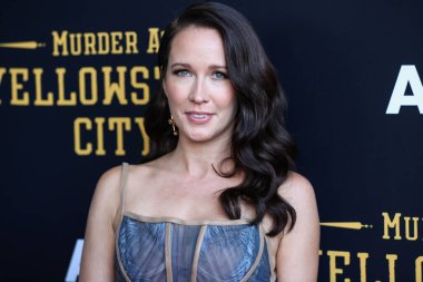 Amerikalı aktris Anna Camp, 23 Haziran 2022 'de ABD' nin Kaliforniya eyaletinin Los Angeles şehrindeki Harmony Gold Tiyatrosu 'nda düzenlenen RLJE Filmcilik' in Los Angeles prömiyerine geldi.. 