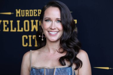 Amerikalı aktris Anna Camp, 23 Haziran 2022 'de ABD' nin Kaliforniya eyaletinin Los Angeles şehrindeki Harmony Gold Tiyatrosu 'nda düzenlenen RLJE Filmcilik' in Los Angeles prömiyerine geldi.. 