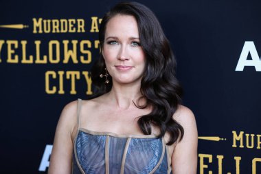 Amerikalı aktris Anna Camp, 23 Haziran 2022 'de ABD' nin Kaliforniya eyaletinin Los Angeles şehrindeki Harmony Gold Tiyatrosu 'nda düzenlenen RLJE Filmcilik' in Los Angeles prömiyerine geldi.. 