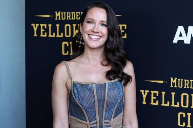 Amerikalı aktris Anna Camp, 23 Haziran 2022 'de ABD' nin Kaliforniya eyaletinin Los Angeles şehrindeki Harmony Gold Tiyatrosu 'nda düzenlenen RLJE Filmcilik' in Los Angeles prömiyerine geldi.. 