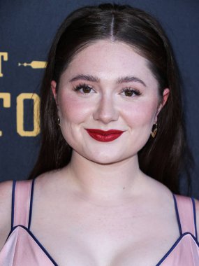 Amerikalı aktris Emma Kenney, 23 Haziran 2022 'de Amerika Birleşik Devletleri' nin Kaliforniya eyaletinin Los Angeles şehrindeki Harmony Gold Tiyatrosu 'nda düzenlenen RLJE Filmcilik' in Los Angeles prömiyerine geldi..