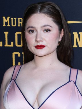 Amerikalı aktris Emma Kenney, 23 Haziran 2022 'de Amerika Birleşik Devletleri' nin Kaliforniya eyaletinin Los Angeles şehrindeki Harmony Gold Tiyatrosu 'nda düzenlenen RLJE Filmcilik' in Los Angeles prömiyerine geldi..