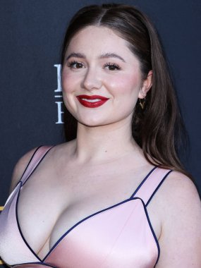Amerikalı aktris Emma Kenney, 23 Haziran 2022 'de Amerika Birleşik Devletleri' nin Kaliforniya eyaletinin Los Angeles şehrindeki Harmony Gold Tiyatrosu 'nda düzenlenen RLJE Filmcilik' in Los Angeles prömiyerine geldi..