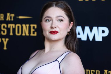 Amerikalı aktris Emma Kenney, 23 Haziran 2022 'de Amerika Birleşik Devletleri' nin Kaliforniya eyaletinin Los Angeles şehrindeki Harmony Gold Tiyatrosu 'nda düzenlenen RLJE Filmcilik' in Los Angeles prömiyerine geldi..