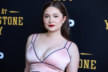 Amerikalı aktris Emma Kenney, 23 Haziran 2022 'de Amerika Birleşik Devletleri' nin Kaliforniya eyaletinin Los Angeles şehrindeki Harmony Gold Tiyatrosu 'nda düzenlenen RLJE Filmcilik' in Los Angeles prömiyerine geldi..