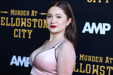 Amerikalı aktris Emma Kenney, 23 Haziran 2022 'de Amerika Birleşik Devletleri' nin Kaliforniya eyaletinin Los Angeles şehrindeki Harmony Gold Tiyatrosu 'nda düzenlenen RLJE Filmcilik' in Los Angeles prömiyerine geldi..