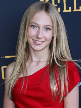 Amerikalı aktris Isabella Ruby, 23 Haziran 2022 'de Harmony Gold Tiyatrosu' nda düzenlenen RLJE Filmcilik 'in Los Angeles prömiyerine geldi..