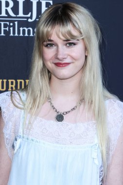 Patricia Arquette 'in kızı Harlow Jane, 23 Haziran 2022' de Los Angeles, Kaliforniya, ABD 'de bulunan Harmony Gold Tiyatrosu' nda düzenlenen 'Yellowstone City' deki Cinayet 'filminin Los Angeles prömiyerine geldi..