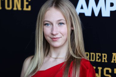 Amerikalı aktris Isabella Ruby, 23 Haziran 2022 'de Harmony Gold Tiyatrosu' nda düzenlenen RLJE Filmcilik 'in Los Angeles prömiyerine geldi..