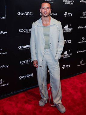 İtalyan dansçı, şarkıcı, model ve koreograf Giuseppe Giofre, 23 Haziran 2022 'de Manhattan, New York, ABD' deki Casa Cipriani 'de düzenlenen 1. Geleneksel' Moonlight Gala 'yardım toplantısına geldi.. 