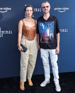 Amerikalı aktris Natasha Halevi ve kocası / Amerikalı aktör Sean Gunn, 22 Haziran 2022 'de Los Angeles' ta düzenlenen Amazon Prime Video 'nun' The Terminal List '1. sezonuna geldiler.