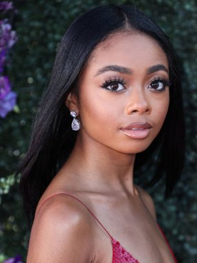 Amerikalı aktris Skai Jackson, 18 Haziran 2022 'de ABD' nin Kaliforniya eyaletinin Los Angeles kentinde RJ 'in yerinde düzenlenen HollyRod Vakfı' nın Özel Bakım 2022 Gala 'sına geldi..