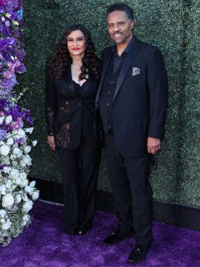 Amerikalı işkadını Tina Knowles Lawson ve kocası / Amerikalı aktör Richard Lawson, 18 Haziran 2022 'de ABD' nin Kaliforniya eyaletinin Los Angeles kentinde RJ 'nin yerinde düzenlenen HollyRod Vakfı' nın 2022 tarihli Özel Bakım Galasına geldiler..