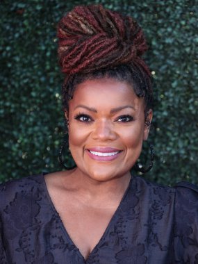 Amerikalı aktris Yvette Nicole Brown, 18 Haziran 2022 'de Los Angeles, Kaliforniya' da RJ 'nin yerinde düzenlenen HollyRod Vakfı' nın Özel Bakım 2022 Gala 'sına geldi.